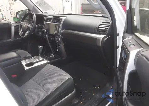 2020 Toyota 4Runner Sr5 z USA, uszkodzony, nr VIN JTEBU5JR8L5779531